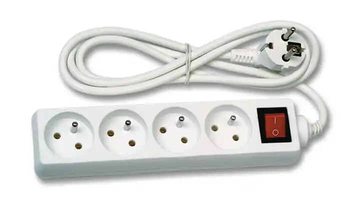 ECOLITE FK4-1.5 Prodl. přívodl 1.5m, 4zásuvky s vypínačem Celosvětová Doprava