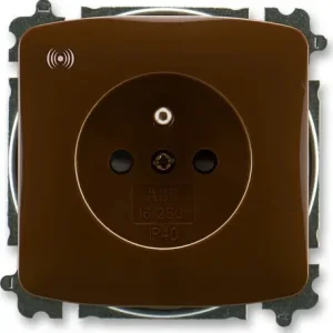 Novinka ABB 6689A-A06357 H, TANGO Zásuvka s přepěťovou ochranou, s clonkami, s akustickou signalizací poruchy (typ 6619); hnědá