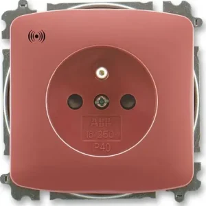 Víkendová Akce ABB 6689A-A06357 R2, TANGO Zásuvka s přepěťovou ochranou, s clonkami, s akustickou signalizací poruchy (typ 6619); vřesová červená
