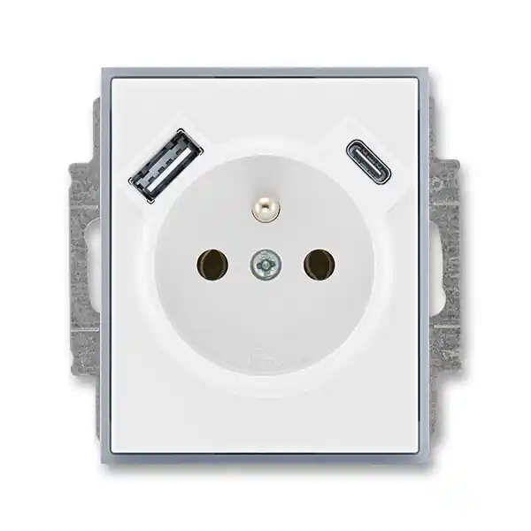 Exkluzivní ABB 5569E-A32357 04 ELEMENT Zásuvka 1násobná s kolíkem, s clonkami, s nabíjením USB-A, USB-C; bílá/ledová šedá